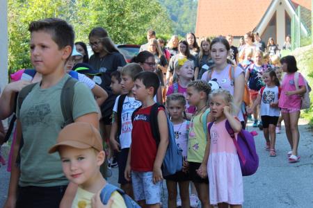 Oratorij Šmartno v Tuhinju 200 pohodnikov na poti (7)